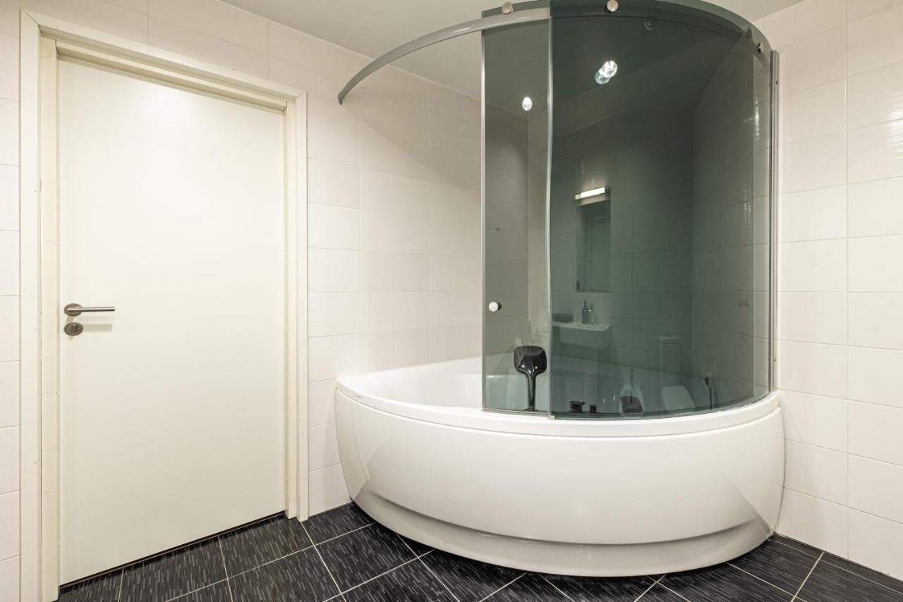 Airhome - Raekoja Plats Tallinn Bagian luar foto
